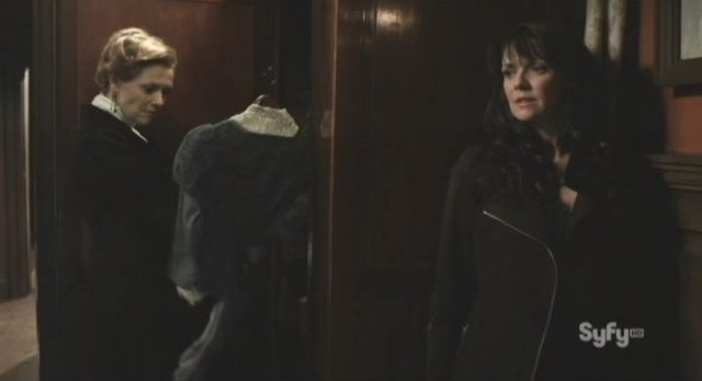 Sanctuary S4x01 - Helen and Helen together