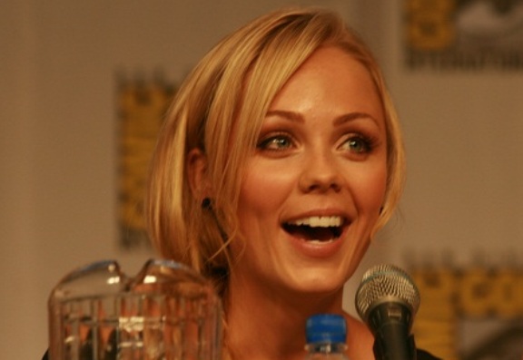 Comic-Con 2010 star of V Series Laura Vandervoort