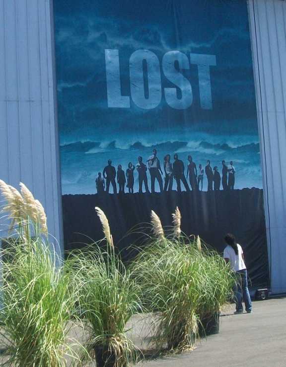 Hanger sized LOST Auction entrance banner!