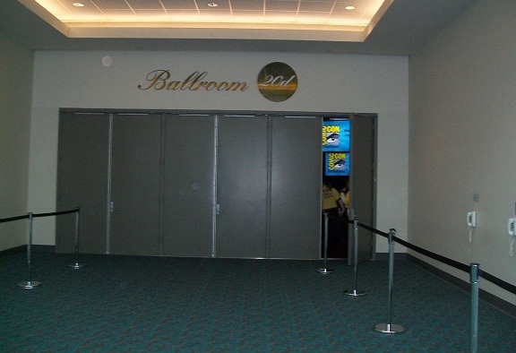 ComicCon 2010 The Door to Ballroom 20d opens for WHR