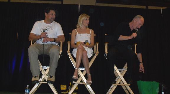 2009-LA-Farscape-Wayne, Gigi & Lani - 02