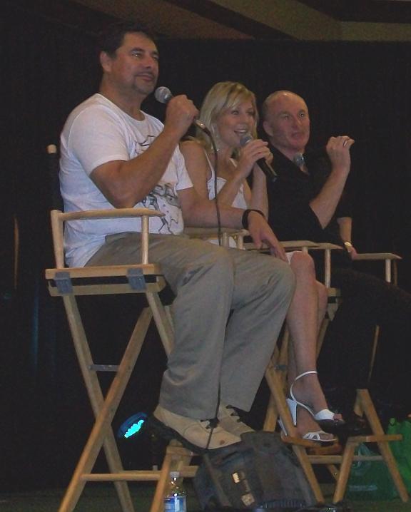 2009-LA-Farscape-Wayne, Gigi and Lani - 04