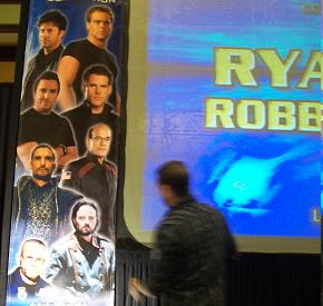 2009-LA-SGCon-Ryan-signs-banner-c