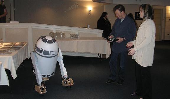 2010 SciFi on the Rock - Max plays with R2D2