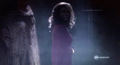V Series S2x01 Jane Badler as Annas mother in Red Rain