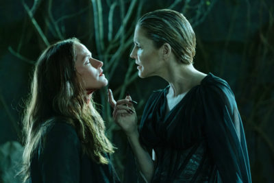 Van Helsing S4x07 Dracula takes a liking to Vanessa