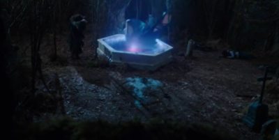 Van Helsing S4x07 Vanessa has tricked Dracula jumps and attacks her throwing them both into the portal of hell