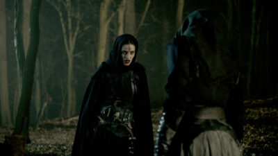 Van Helsing S5x02 Alexandra is sent to cut Jack's head off