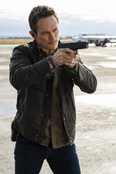 Debris S1x07 Luke forces Bryan to point the gun at himself