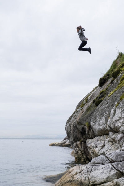 Debris S1x09 Shelby jumps to the Debris over and over without success