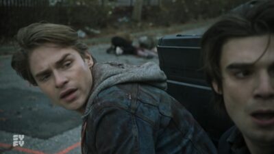 Day of the Dead S1x01 Cam and Luke flee for their lives