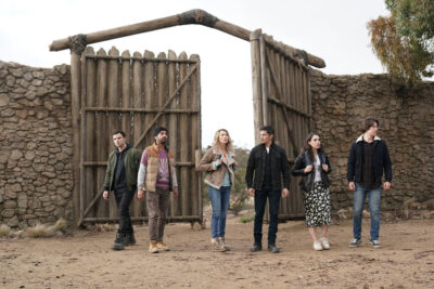 La Brea S1x05 Eve, Levi, Riley, Josh, Scott and Lucas enter The Fort