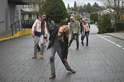 Day of the Dead S1x08 Zombies overrun Minwahaken