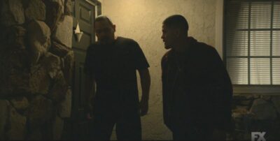 Mayans MC S4x04 EZ visits Marcus to discuss the club status and the killswitch