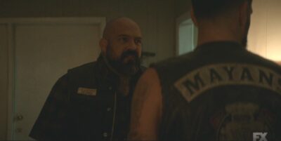 Mayans MC S4x07 Gilly shows up and beats the hell out of Angel