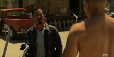 Mayans MC S4x09 Jay-Jay shows up to blackmail EZ