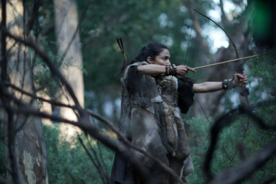 La Brea S2x05 Paara takes aim