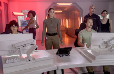 The Ark S1x09 Command Crew on the bridge of Ark-1