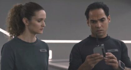 The Ark S2x07 Eva and Kimi find an Ark-8 transmitter