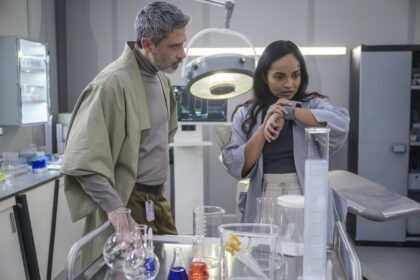 The Ark S2x08 Doctors Kabir and Marsh fabricate a compound to revive the crew