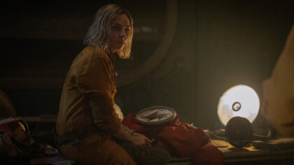 Silo S2x05 Juliette repairs her hazmat suit