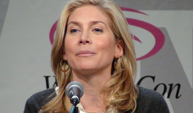 WonderCon 2011 - V Series - Elizabeth Mitchell