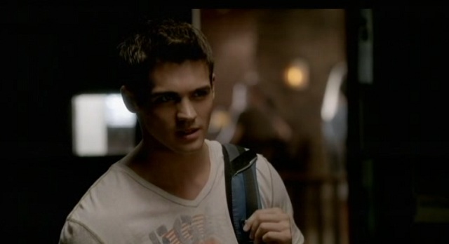 3x02 TVD Jeremy at Mystic Grill