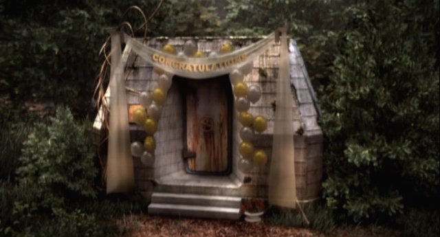 Eureka S4x11 - Entrance heavily decorated for wedding