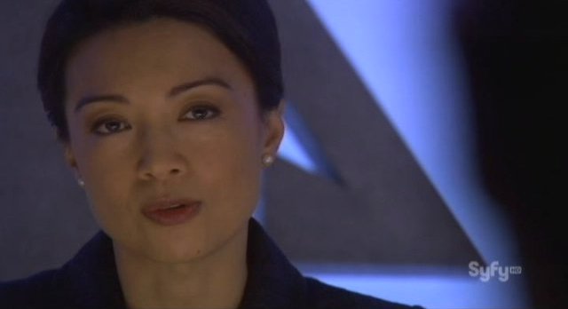 Eureka S4x18 - Senator Wen uses the device on Zane