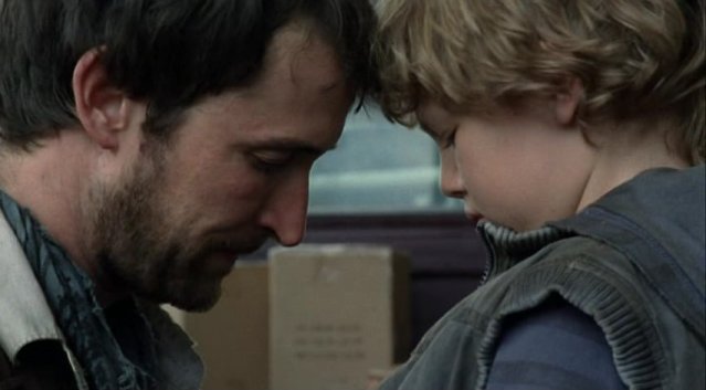 Falling Skies S1x02 - Save the child or join the resistance