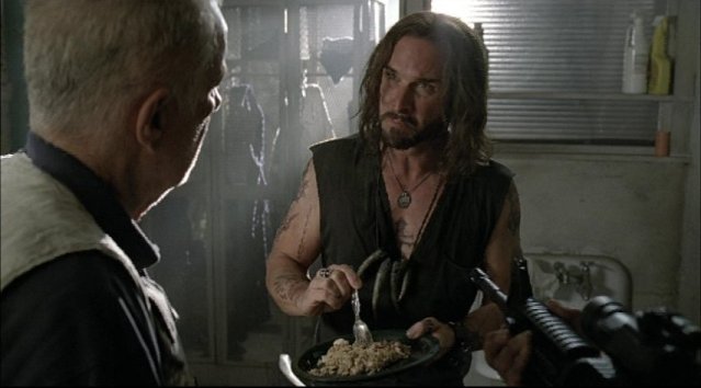 Falling Skies S1x03 Prisoner of War - Colin Cunningham as John Pope