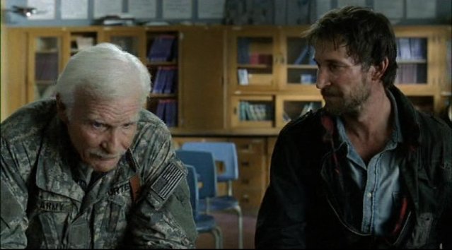 Falling Skies S1x03 Prisoner of War - Dale Dye and Noah Wyle