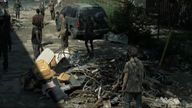 Falling Skies S1x03 Scrap Metal2