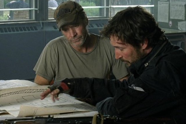 Falling Skies S1x05 - Weaver and Mason look over plans