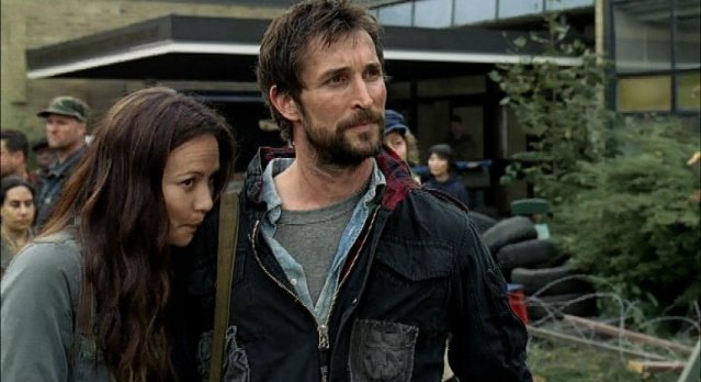 Falling Skies S1x06 - How is the romance between Tom and Anne?