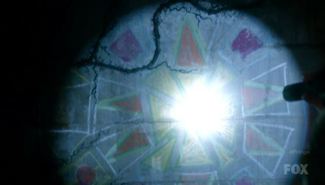 Fringe S4x03 - Artwork in Tunnel