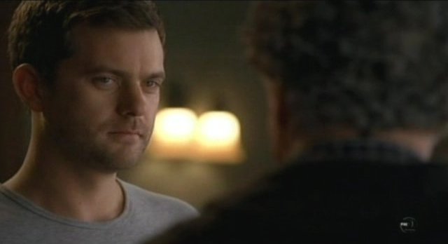 Fringe S3x11 Reciprocity - Joshua Jackson looking after family