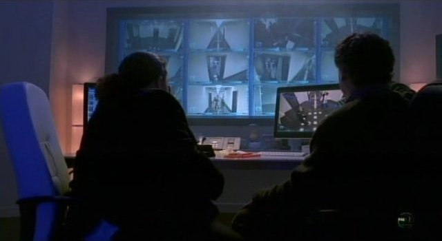 Fringe S3x16 Watching the monitors