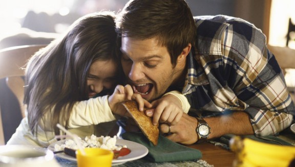 Happy Town - Geoff Stults and Sophia Ewaniuk eating Pizza