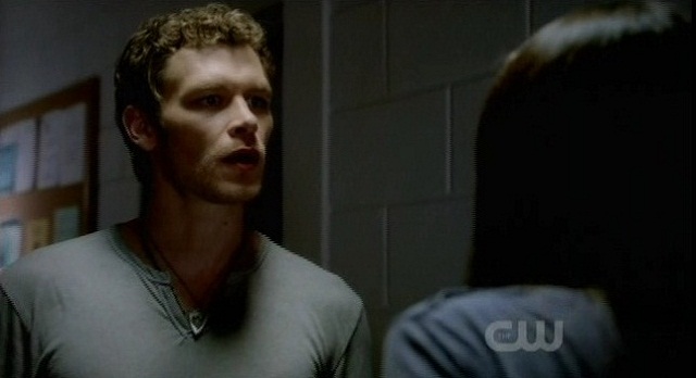 The Vampire Diaries 3x05 Klaus grabs Elena