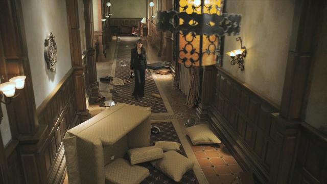 Sanctuary S3x12 Magnus in trashed Sanctuary corridor