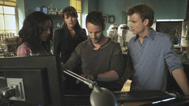 Sanctuary S3x12 Team around computer in lab