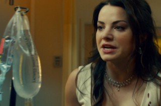 Saving Hope S1x01 - Erica Durance ad Dr Alex Reid