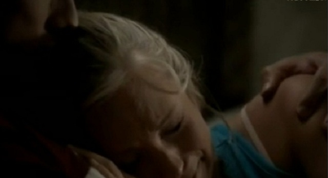 The Vampire Diaries S3X03 TYLER SNUGGLES CAROLINE (1)