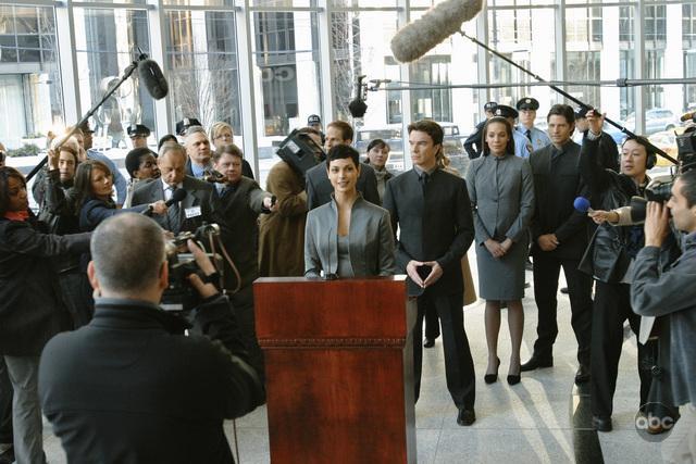 V 2009 Anna at Podium S1x01