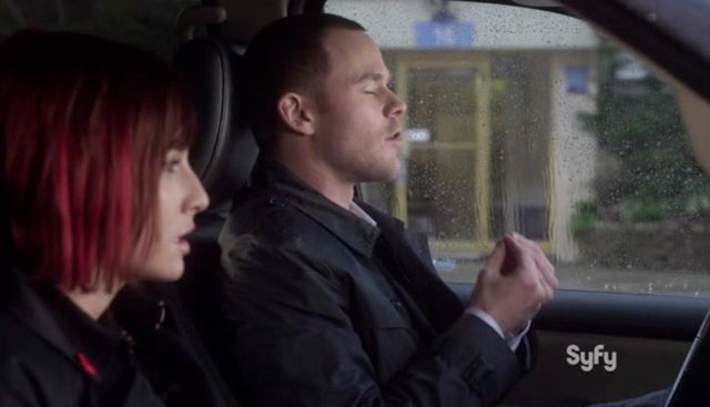 WH13 S03x02  Claudia and Jinks in car