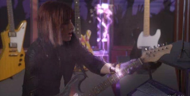 Warehouse 13 S3x01 Claudia tames the Hendrix guitar