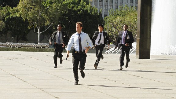 2009 FlashForward S1x15 - Team in action on the run!