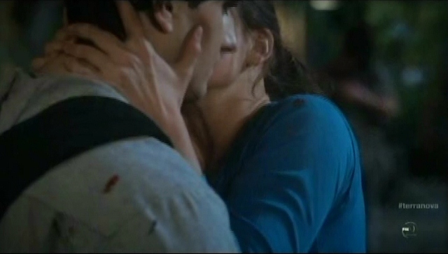 Terra Nova S1x02 - Skye kiss Josh